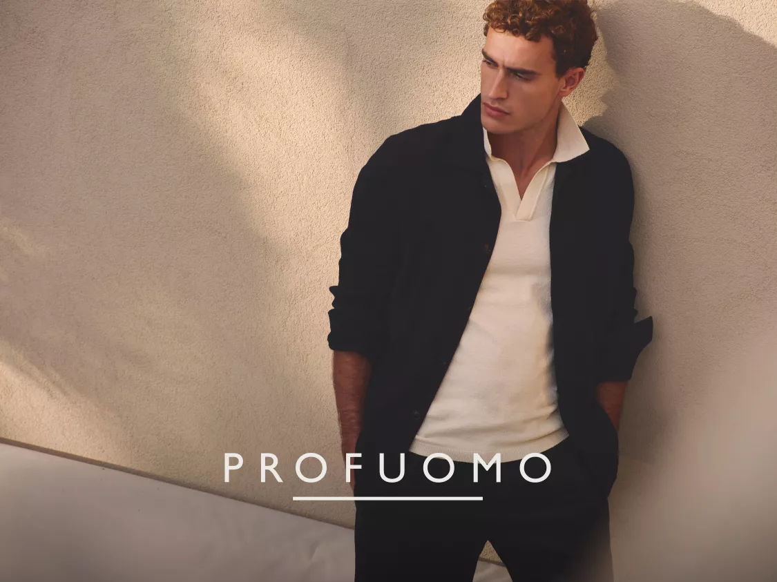 Profuomo SS26 – Modell in dunkler Jacke über hellem Polo